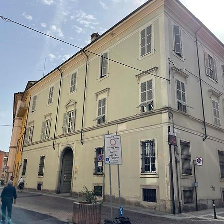 Minimal Loft In Centro A Piacenza Lägenhet Exteriör bild