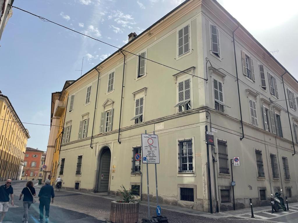Minimal Loft In Centro A Piacenza Lägenhet Exteriör bild