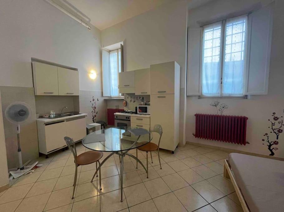 Minimal Loft In Centro A Piacenza Lägenhet Exteriör bild