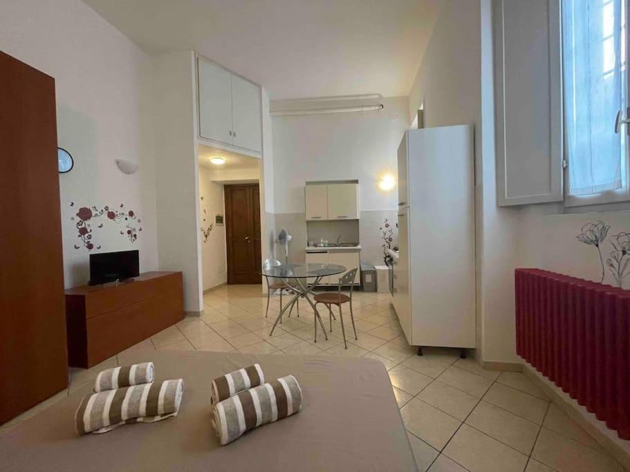Minimal Loft In Centro A Piacenza Lägenhet Exteriör bild